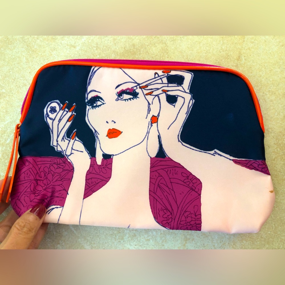 Brand new: Estée Lauder makeup case